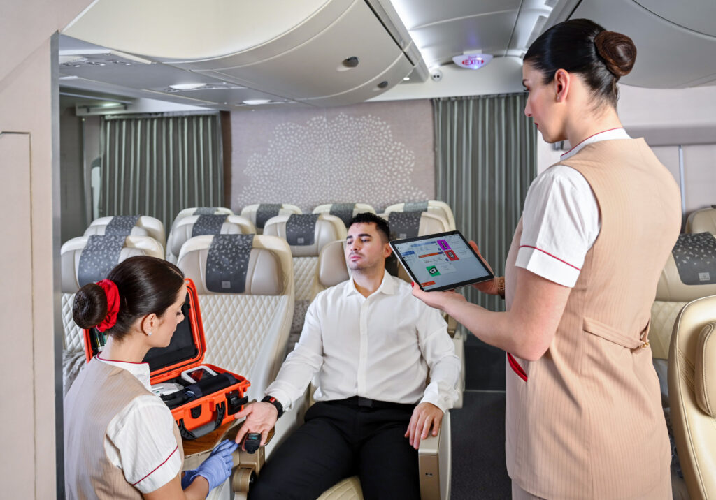 Innovazioni nell'assistenza medica a bordo grazie alla partnership tra Emirates e Parsys