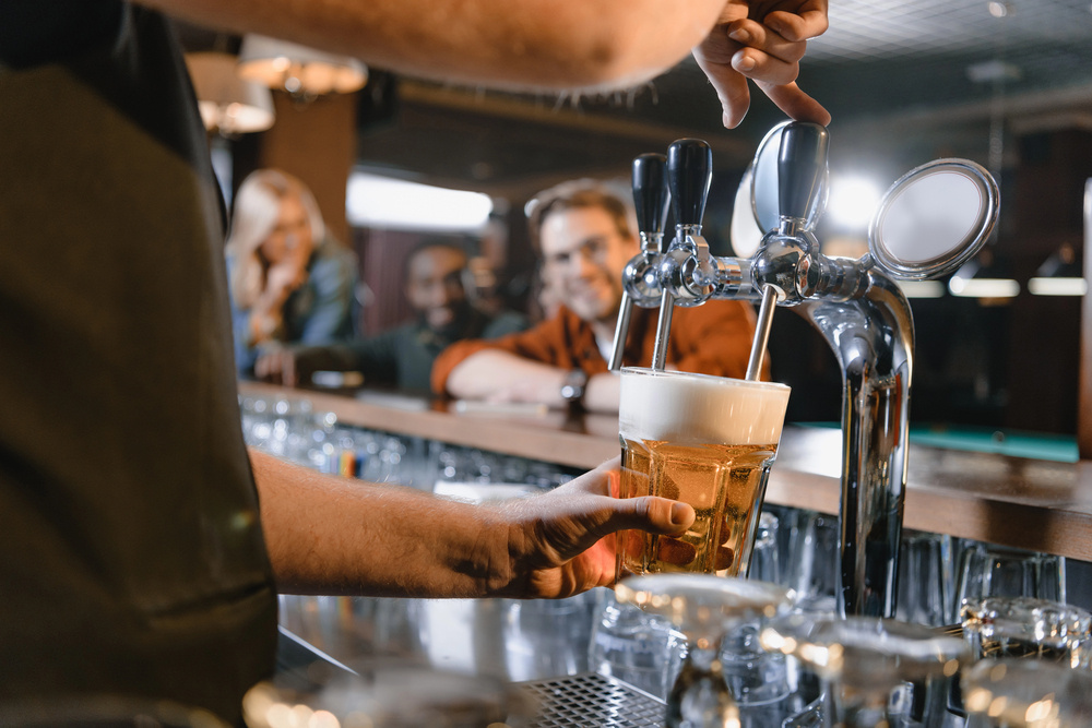 Inquietante truffa a Budapest: Turisti accusati di 630 euro per una birra