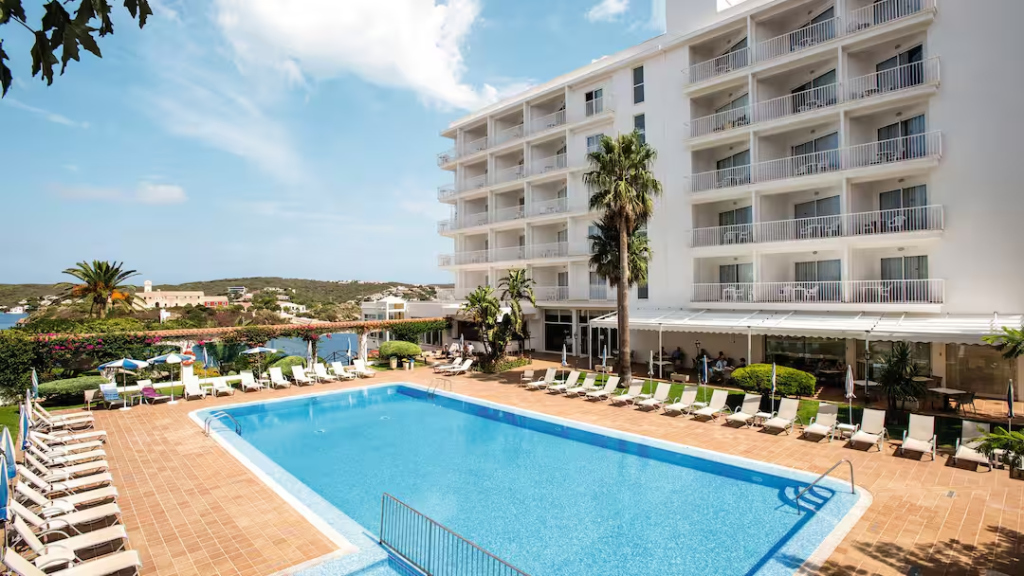 IHG eröffnet Hotel Indigo auf Menorca und erweitert damit sein Luxusportfolio