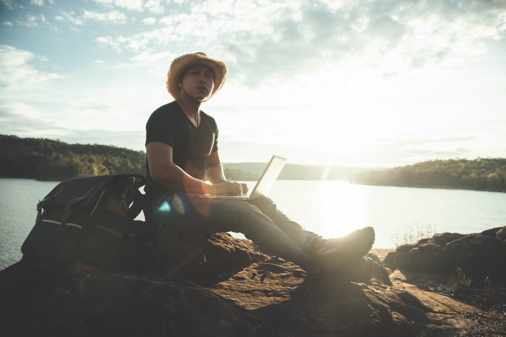 Aanpassen aan verandering: De digitale nomadentrend in reizen