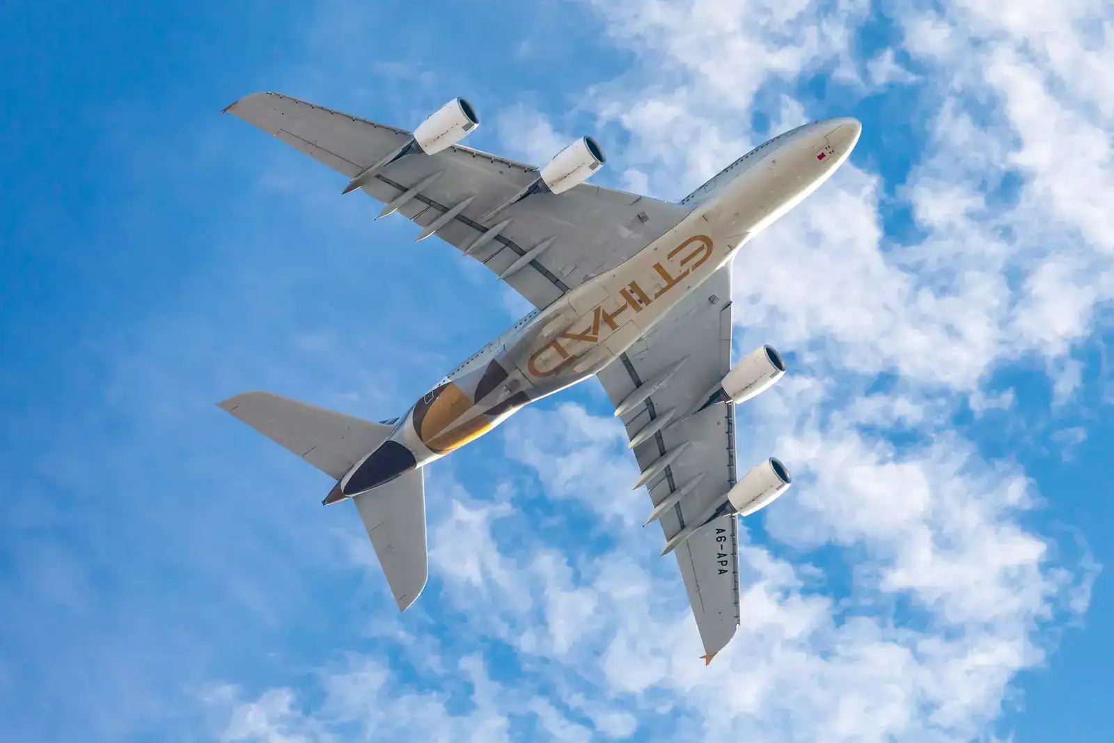 Etihad Airways meldet bemerkenswertes Gewinnwachstum von 30% und Passagierzuwachs Anfang 2025