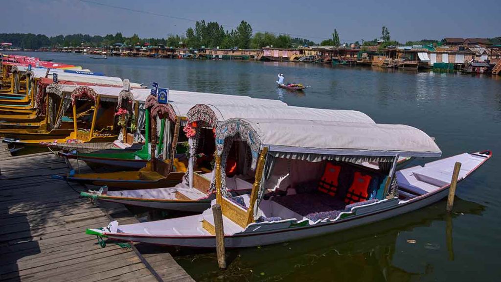 Kashmir Offers Attractive Discounts to Boost Tourism Recovery