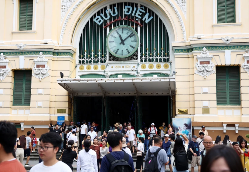 O aumento do número de turistas durante os feriados reflecte a prosperidade do sector das viagens