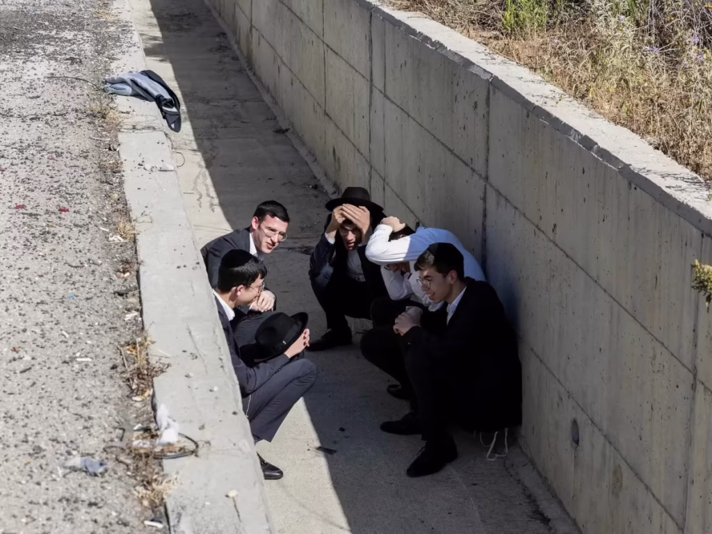 Turistas Enfrentando Desafios em Meio à Violência Inesperada em Israel